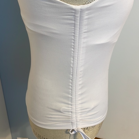 🎉 NWT Fabletics Ruched Built In Bra Tank - Picture 2 of 5